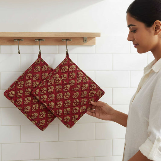 Red Floral I Printed Quilted Pot Holder Set / 2 pack