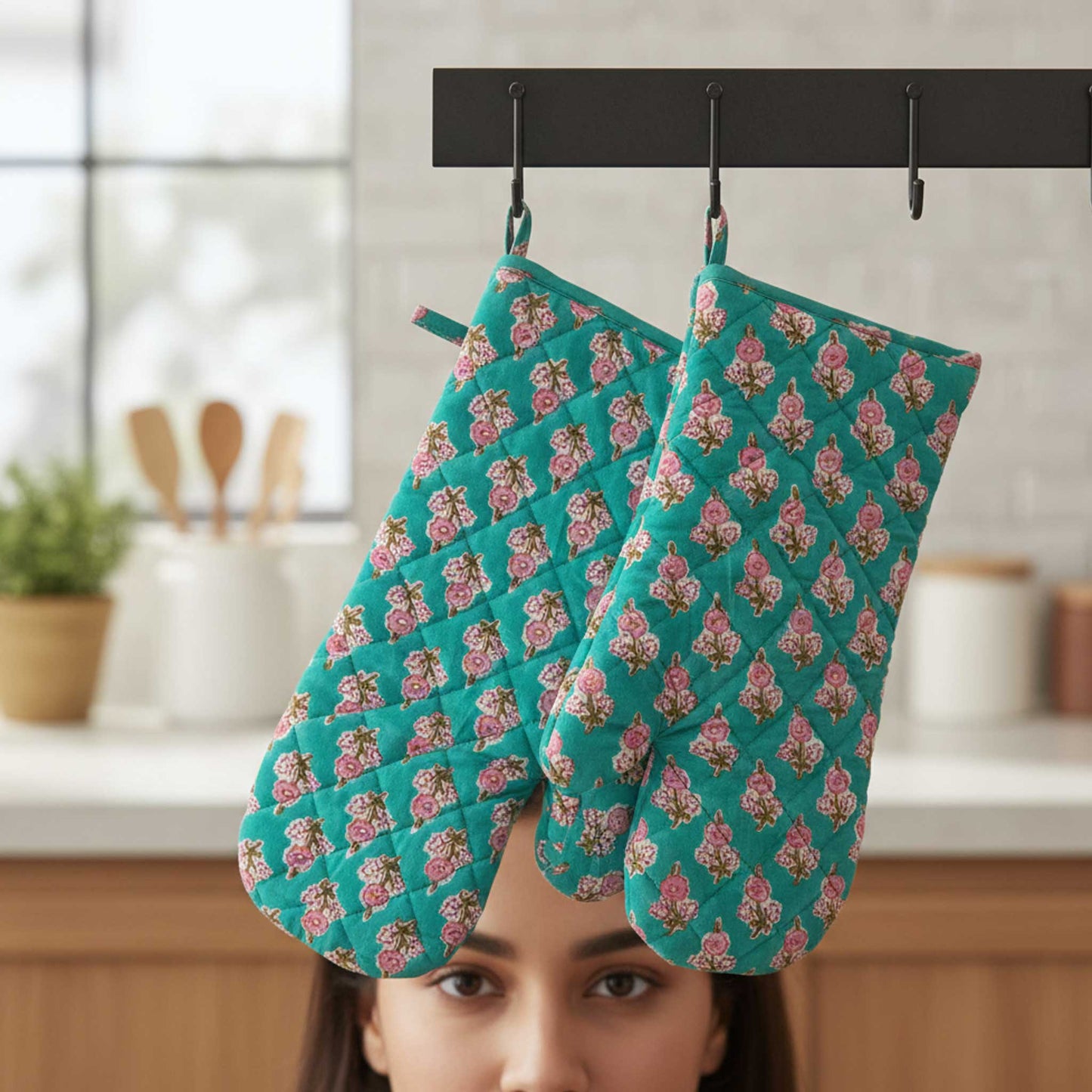 Green-Pink FloraI I Printed Padded Oven Mitt