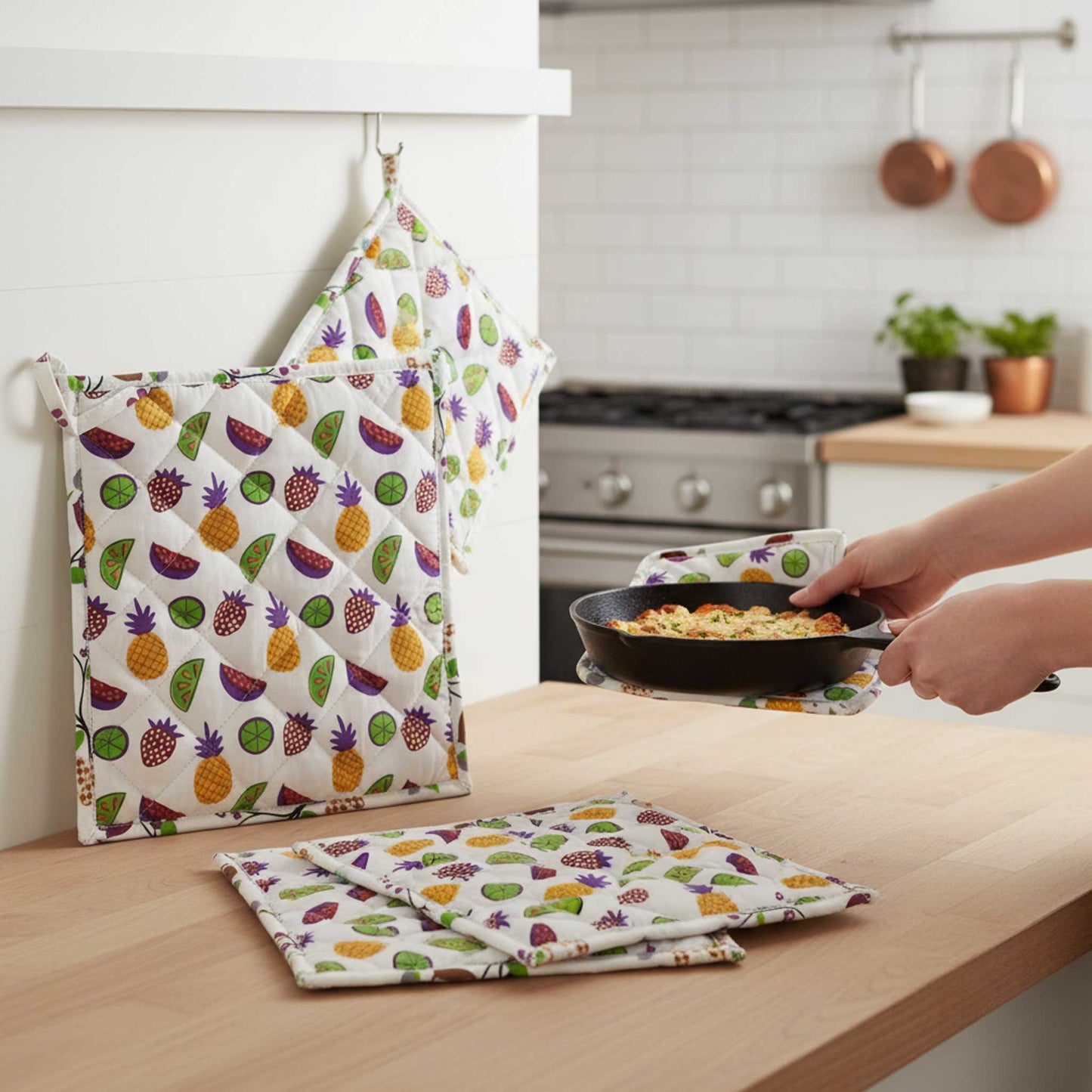 Tropical Fruit Print I Quilted Pot Holder Set / 2 pack